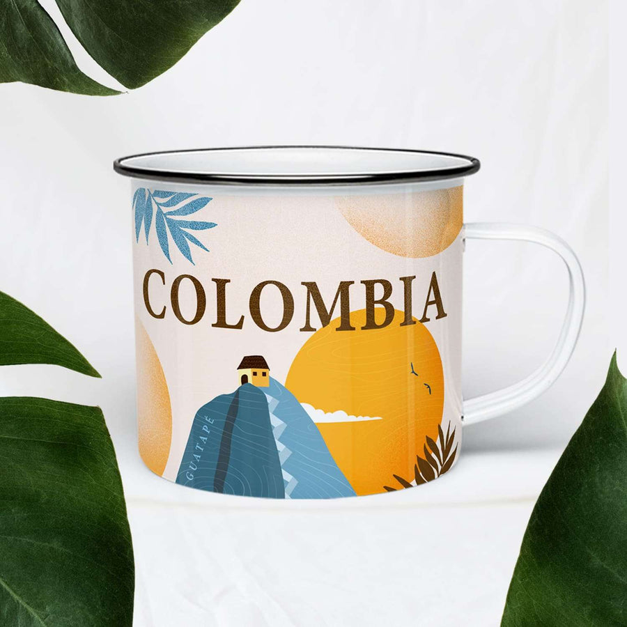 Taza de peltre Guatapé de MOONGS, con ilustración de Guatapé